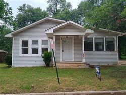  W Bell Ave, Rockdale TX