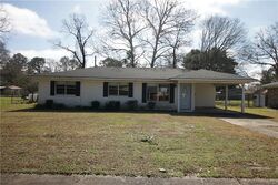  Richmond Dr, Alexandria LA