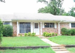  Pinecrest Dr, Gladewater TX