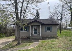  W Chestnut St, Dixon MO