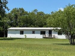  Oak Dr, Springtown TX