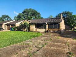  Nottingham Dr, Angleton TX