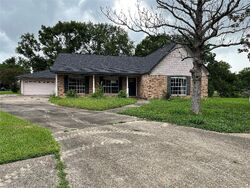  Mistletoe Ct, Lake Jackson TX