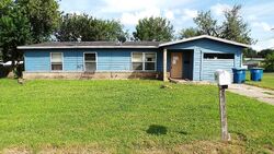 E Bowie St, Beeville TX