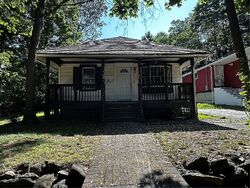 Foreclosure in  Spring Lane Great Neck, NY 11024
