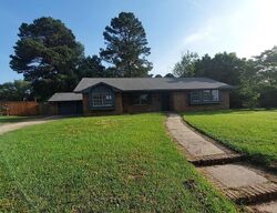  Palm Dr, Texarkana TX