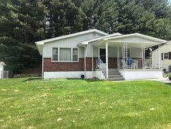  Edgewood Rd, Bluefield VA
