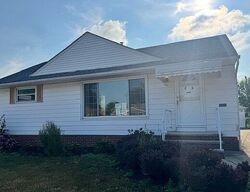  E 315th St, Eastlake OH