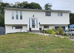  Deville Dr, Selden NY