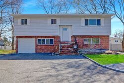 Foreclosure in  THOMAS AVE Bay Shore, NY 11706