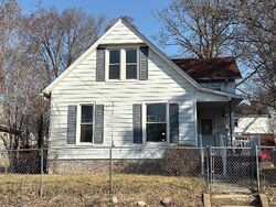  W Olive St, Bloomington IL