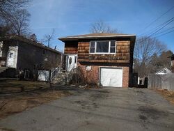 Foreclosure Listing in RAILROAD ST GREENLAWN, NY 11740