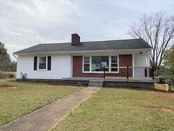  Circle Dr Ne, Lenoir NC