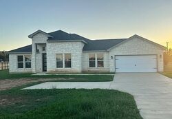  W Medium Meadow Dr, Lytle TX