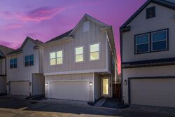  Parker Oaks Ln, Houston TX