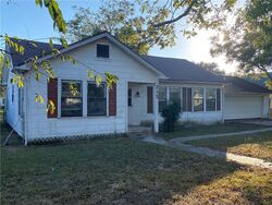  W Heard St, Refugio TX