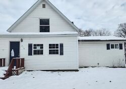  S Pine St, Stonington IL