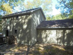  St Andrews Dr, Bushkill PA