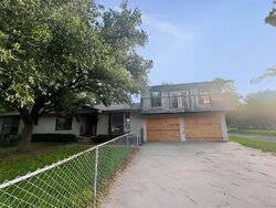  Dillon Dr, Silsbee TX
