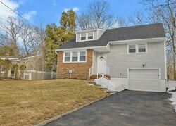  Iroquois Ave, Oakland NJ