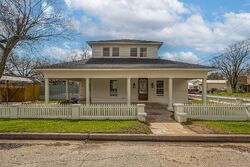  Throckmorton St, Weatherford TX