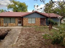  W 11th St, Elgin TX