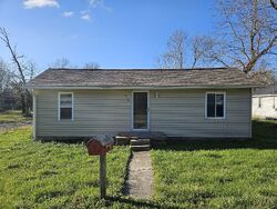  W 9th St, West Frankfort IL