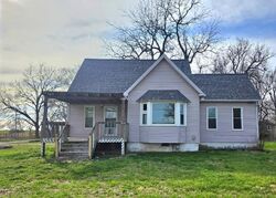 S Graham St, Leeton MO
