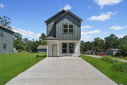  Sycamore Dr, Montgomery TX
