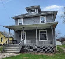  W 1st St, Galesburg IL