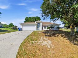  Lake Bluff Dr, Mascotte FL