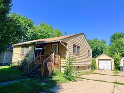  James Ave, Albert Lea MN