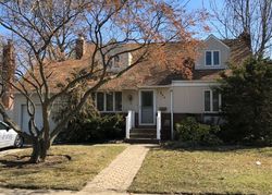 Pre-foreclosure Listing in MERRICK AVE EAST MEADOW, NY 11554