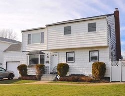 Pre-foreclosure Listing in REDMOND RD BELLMORE, NY 11710