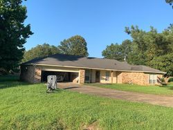 Pre-foreclosure in  LAKE FOREST DR Vicksburg, MS 39183