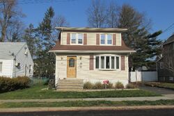Pre-foreclosure in  SOMERS AVE Bergenfield, NJ 07621