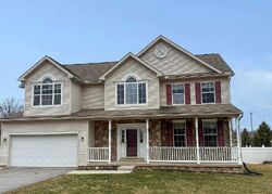 Pre-foreclosure in  RAINTREE RD York, PA 17404