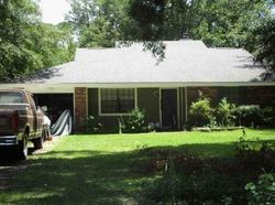 Pre-foreclosure in  HIGHLAND DR Mandeville, LA 70471