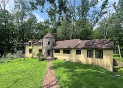 Pre-foreclosure in  JACOBS CREEK RD Trenton, NJ 08628