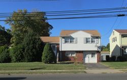 Pre-foreclosure Listing in NEW BRIDGE RD BERGENFIELD, NJ 07621