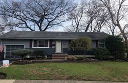 Pre-foreclosure Listing in HIGHLAND AVE BERGENFIELD, NJ 07621