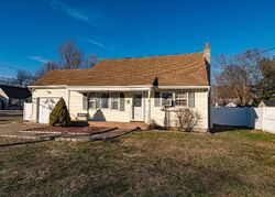 Pre-foreclosure in  ATLANTIC AVE Bay Shore, NY 11706