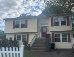 Pre-foreclosure Listing in WASHINGTON AVE AMITYVILLE, NY 11701