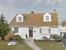 Pre-foreclosure Listing in HAYES RD AMITYVILLE, NY 11701
