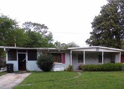 Pre-foreclosure in  NE 11TH DR Gainesville, FL 32609
