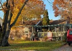 Pre-foreclosure Listing in LAKEWAY DR WEST BABYLON, NY 11704