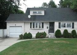 Pre-foreclosure in  WILLEN LN Brentwood, NY 11717