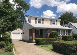 Pre-foreclosure Listing in SPRUCE AVE SADDLE BROOK, NJ 07663