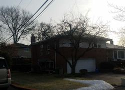 Pre-foreclosure in  EASTFIELD LN Melville, NY 11747