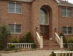 Pre-foreclosure Listing in HENDRICKS AVE BELLMORE, NY 11710